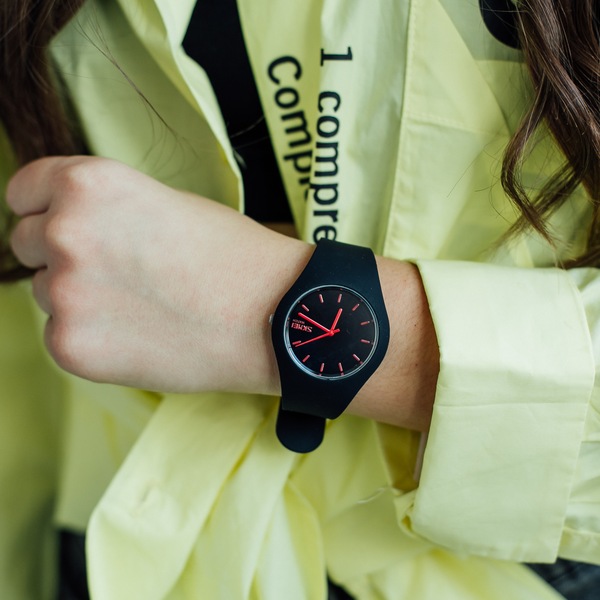 Жіночий годинник Skmei Rubber Black 9068 з чорним каучуковим ремінцем — фото 5