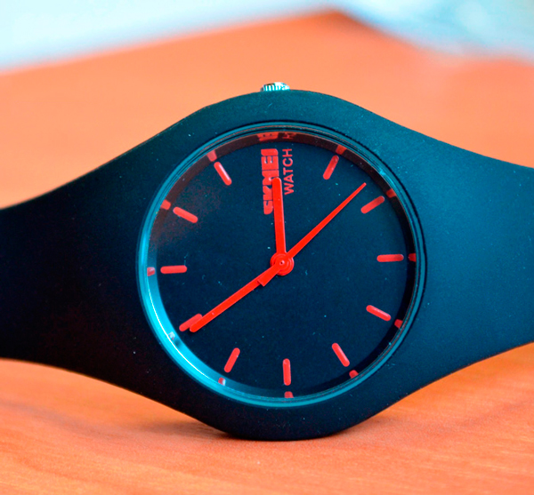 Жіночий годинник Skmei Rubber Black 9068 з чорним каучуковим ремінцем — фото 8