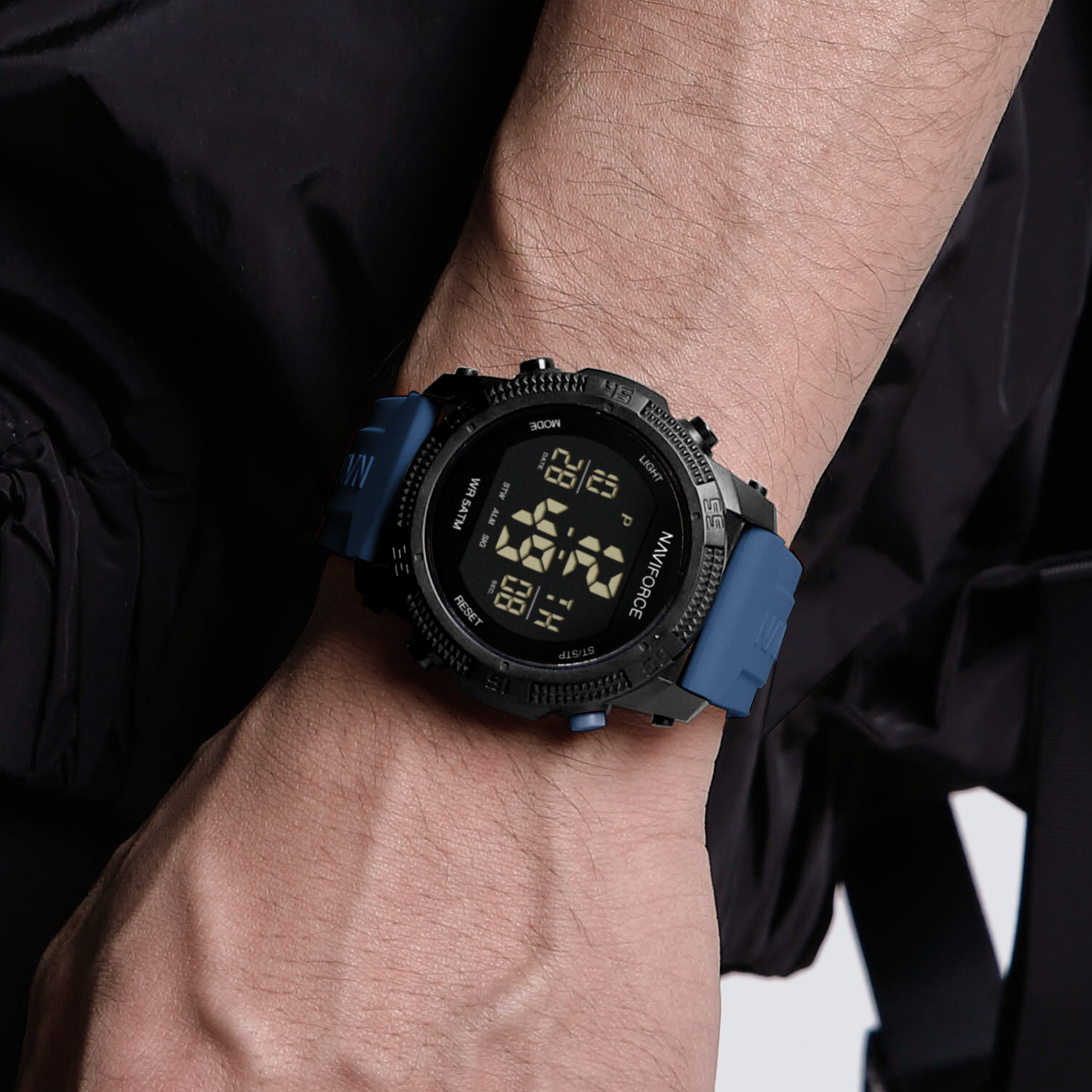 Чоловічий годинник Naviforce Europe Blue 2242, кварцовий, чорний корпус і синій ремінець — фото 3