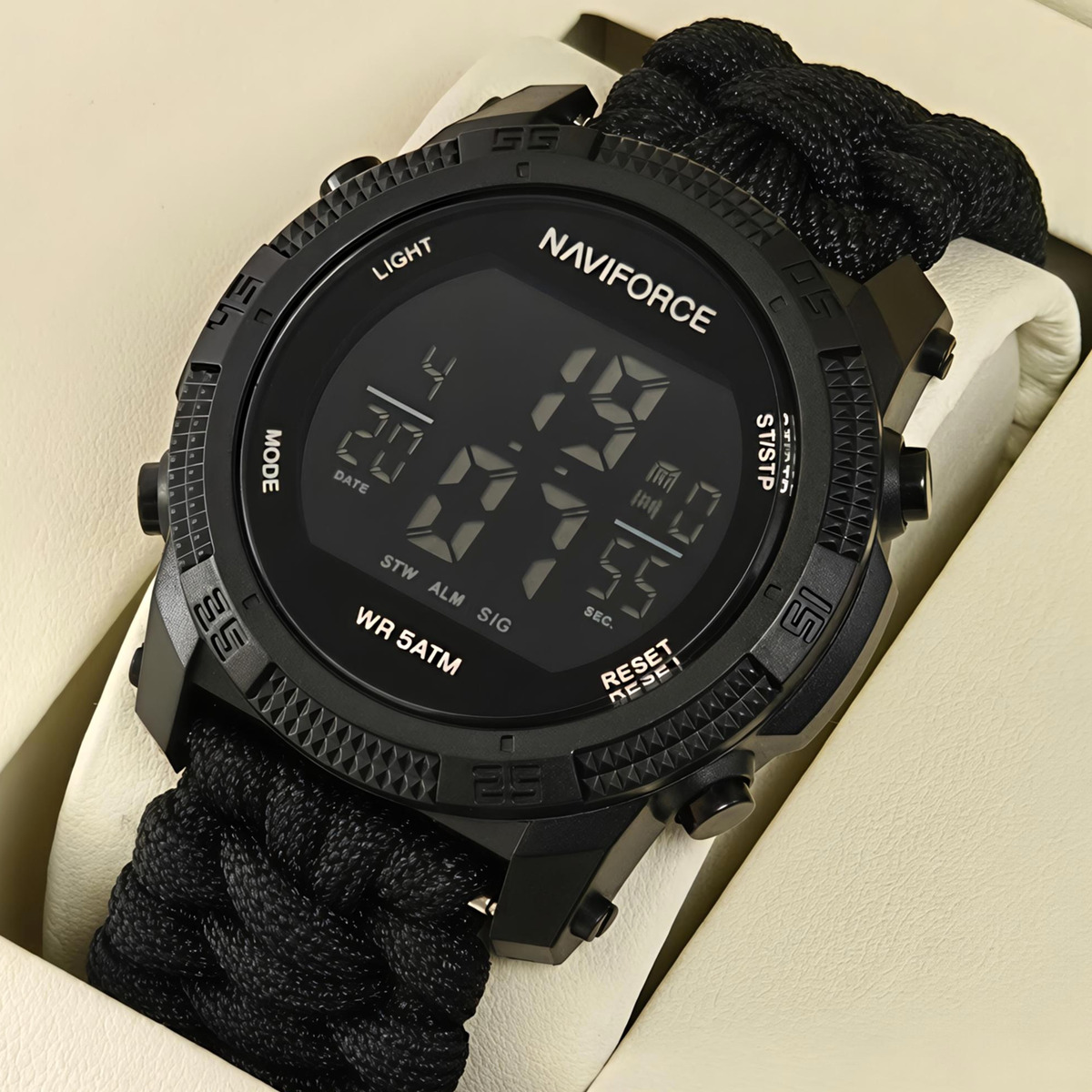 Чоловічий годинник Naviforce Europe Black Paracord 2430 з 2 ремінцями — фото 2