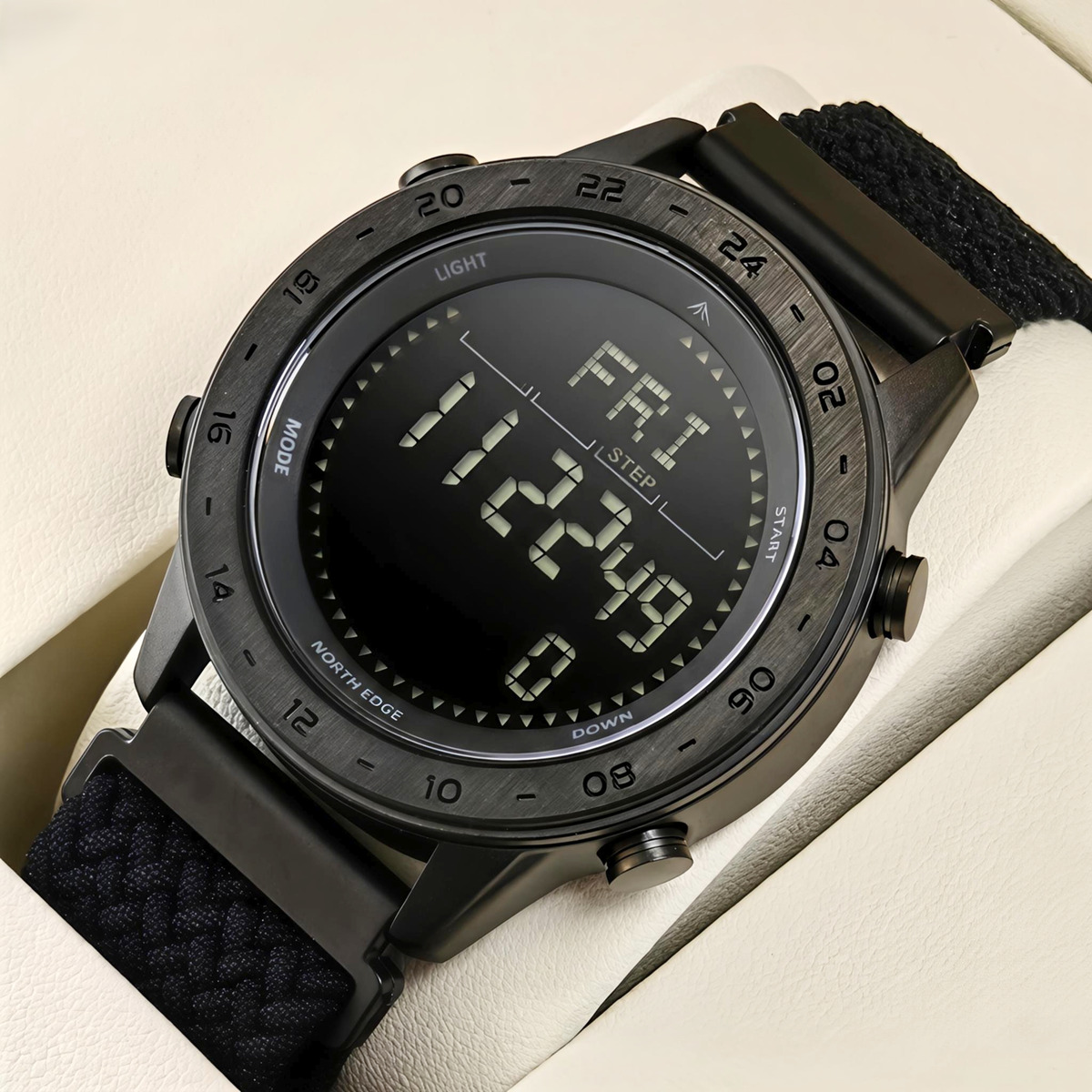 Чоловічий годинник North Edge Tank3 Nylon Power 5BAR з компасом і 2 ремінцями — фото 2
