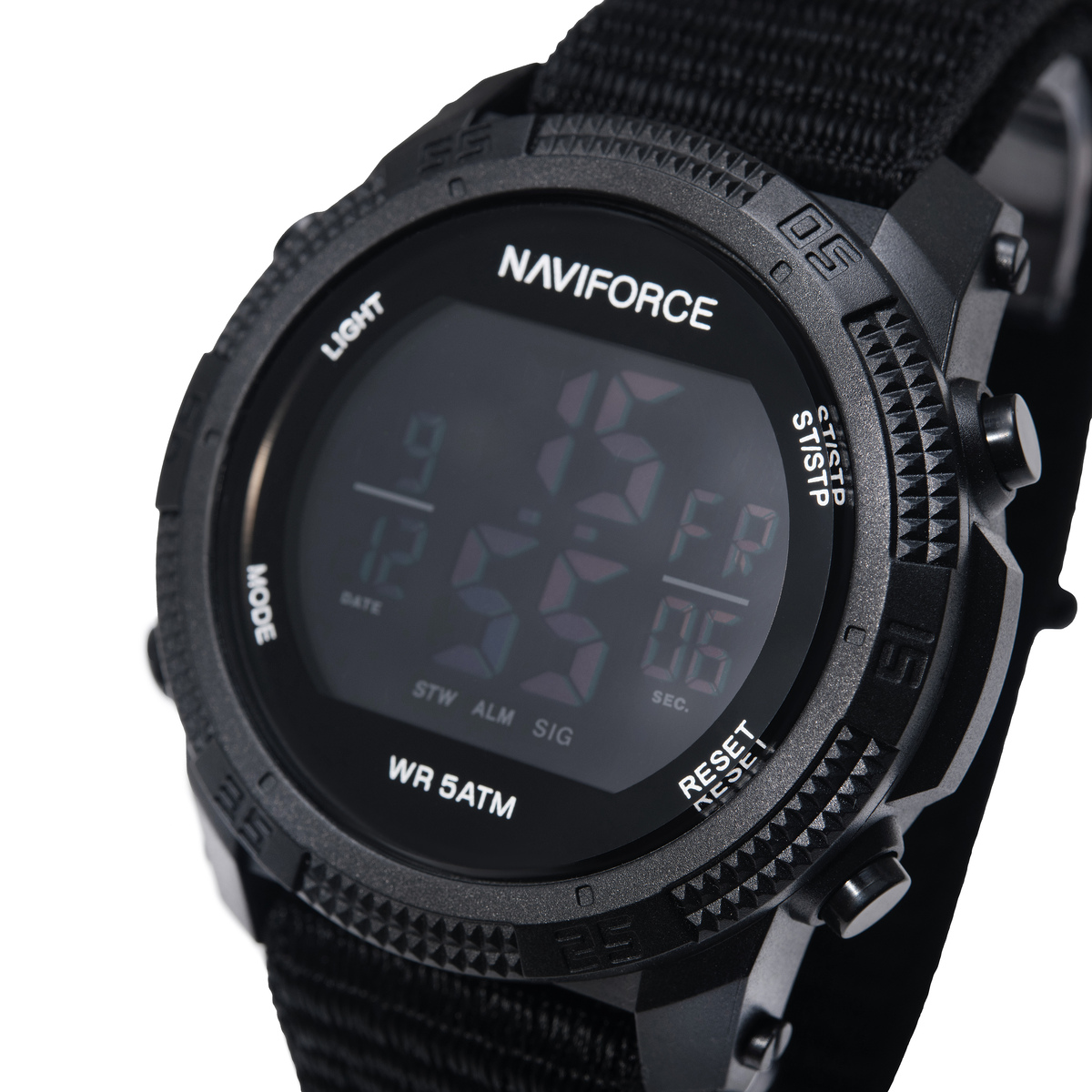 Чоловічий годинник Naviforce Europe Armor Black 2131 з двома ремінцями — фото 2