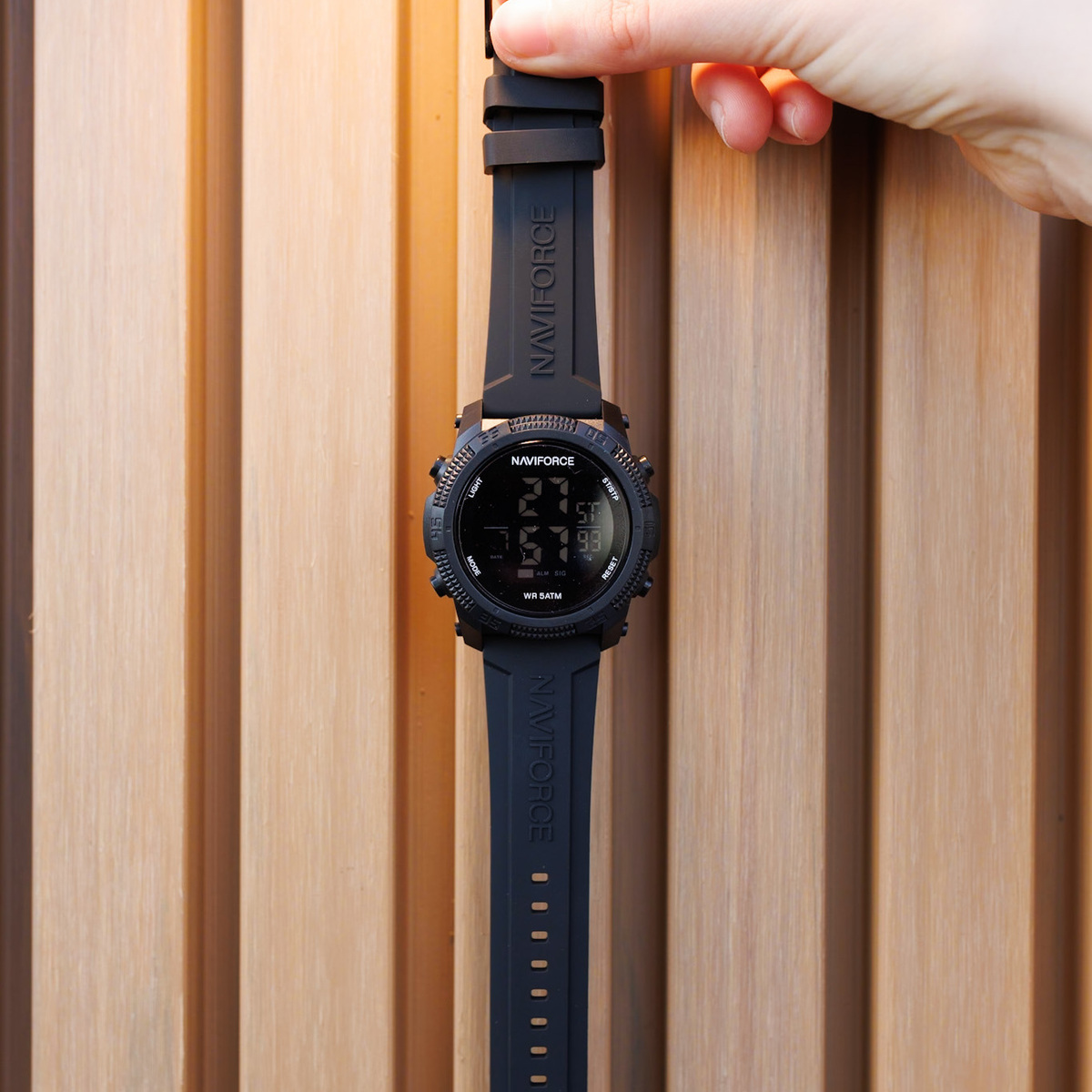 Чоловічий годинник Naviforce Europe Black 1628 з цифровим циферблатом — фото 7