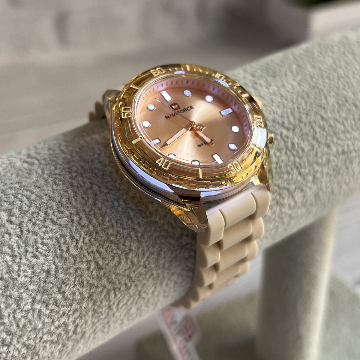 Жіночий годинник Naviforce Evelin 5 Bar 2139 із золотистим циферблатом — фото 5