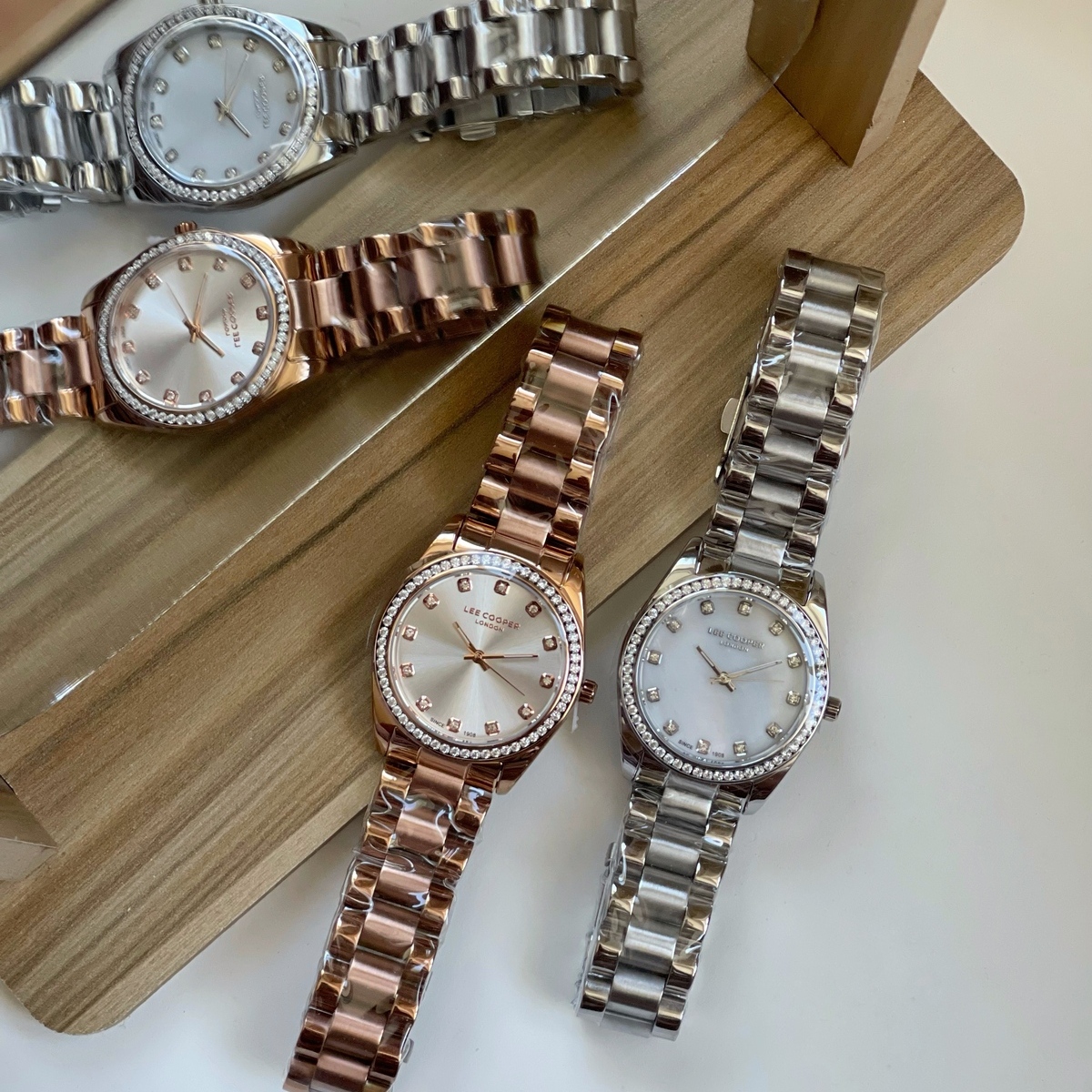 Жіночий годинник Lee Cooper Santorini Silver з перламутровим циферблатом — фото 10