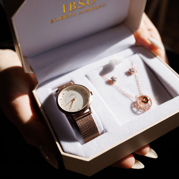 Подарунковий набір Baosaili BOX IBSO: жіночий годинник, сережки та ланцюжок з кулоном — фото 8