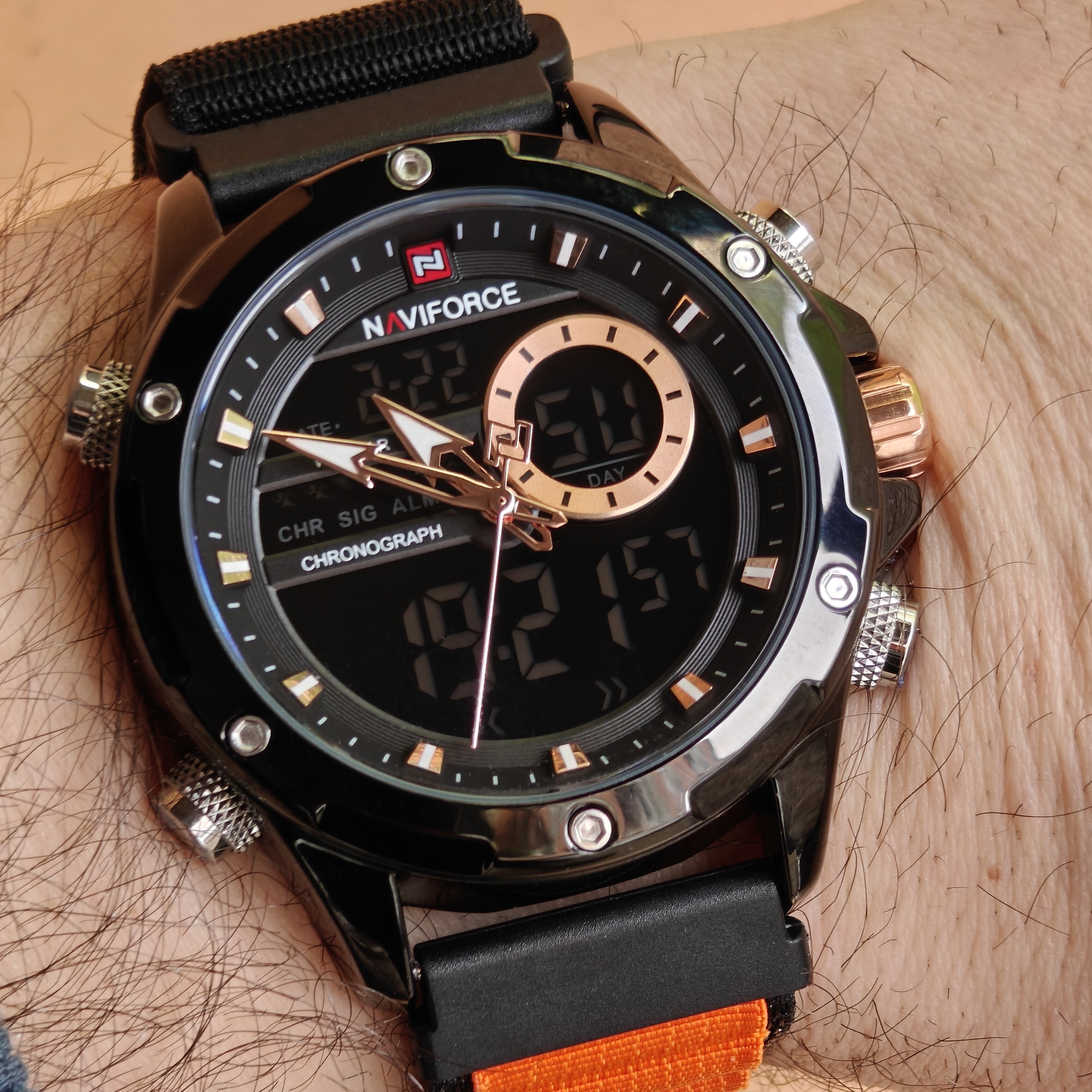 Чоловічий годинник Naviforce Pride Orange 2296 з 2 ремінцями, чорний корпус — фото 7