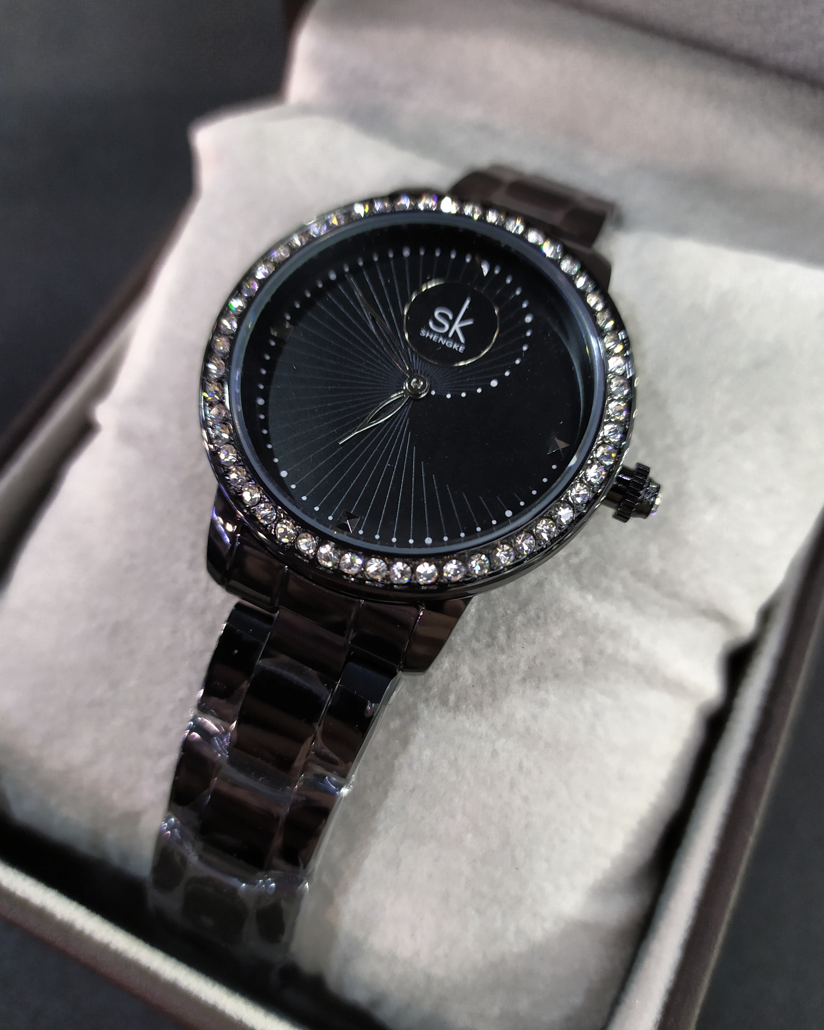 Жіночий годинник Shengke Diamond 9104 з чорним циферблатом і сталевим браслетом — фото 5